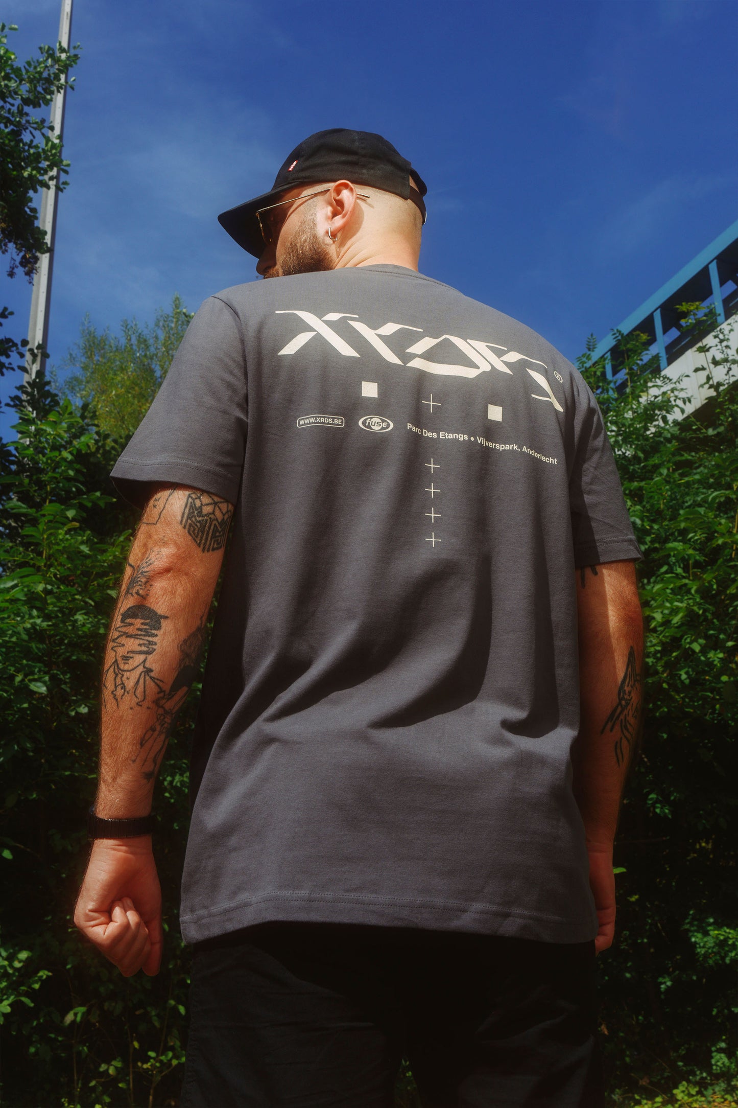 T-SHIRT GREY 'CROSS'