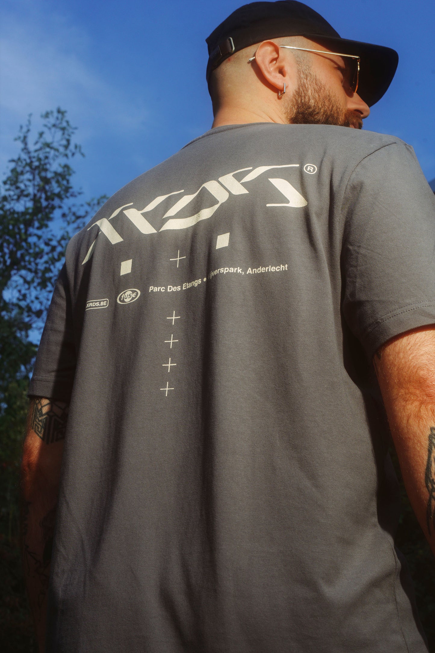 T-SHIRT GREY 'CROSS'